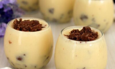 Mousse de Maracujá com raspas de Chocolate