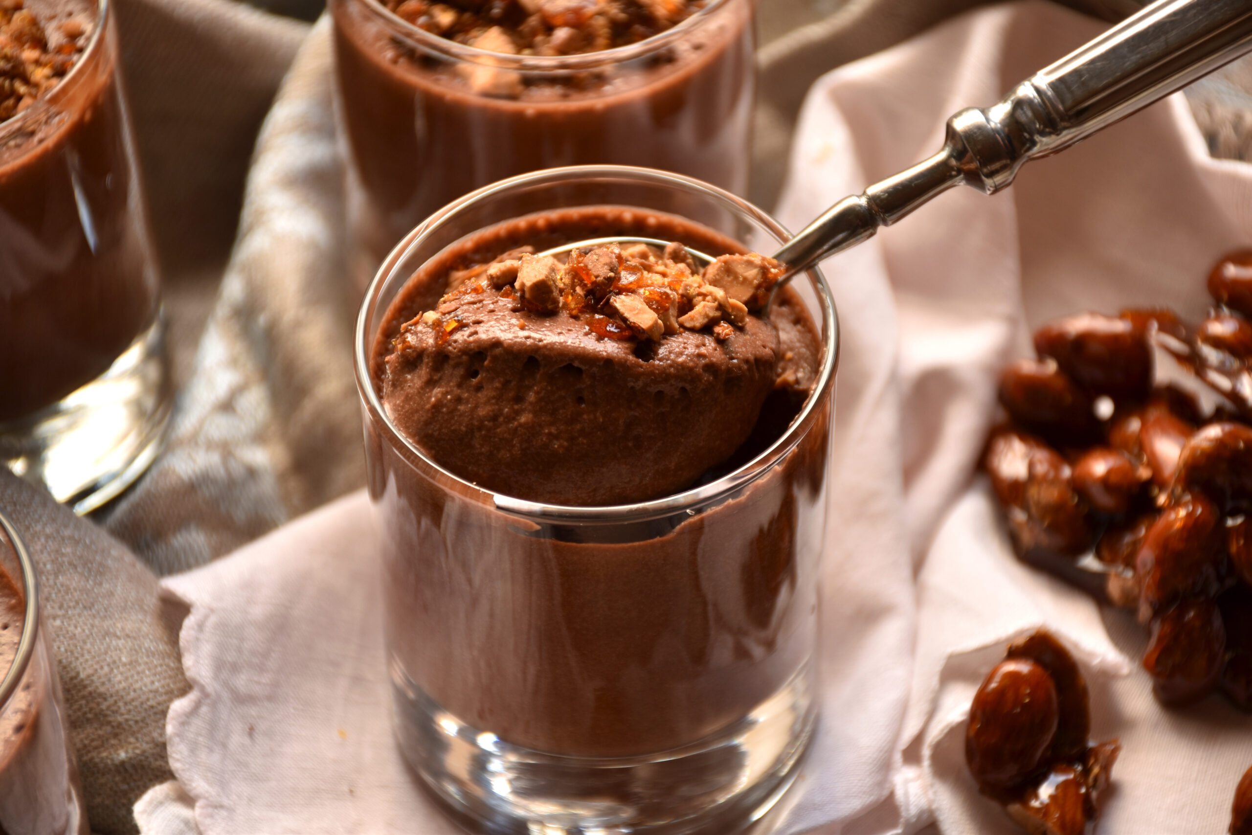 Mousse de Chocolate com Amêndoas Crocantes